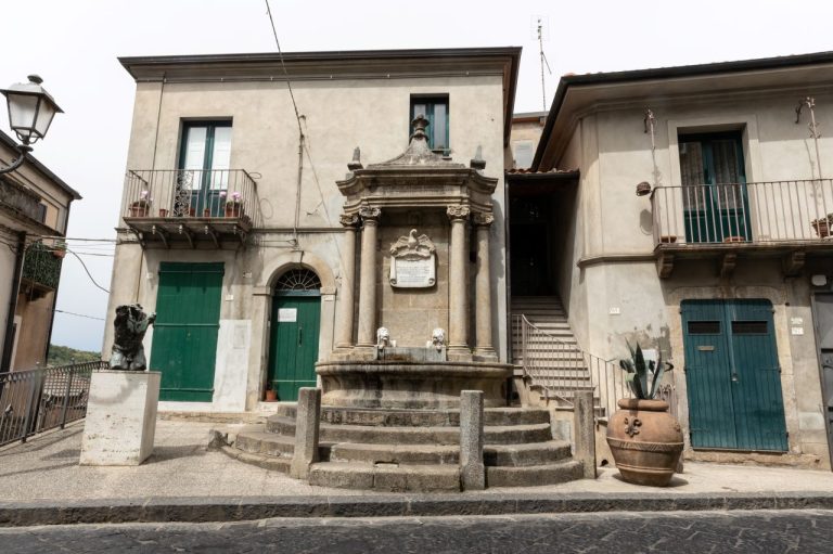 Fontana dei due Leoni, Soriano Calabro