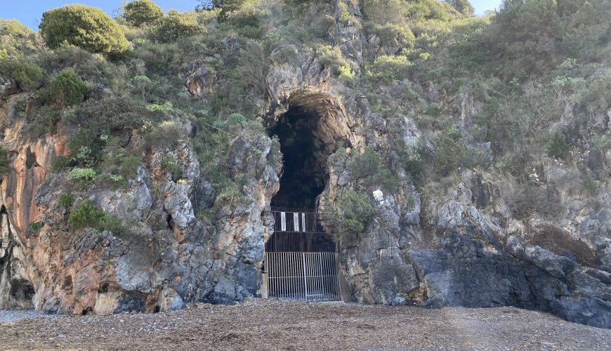 Keyhole Cave