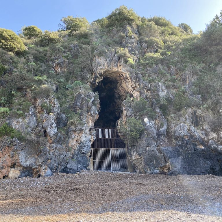 Grotta della Serratura