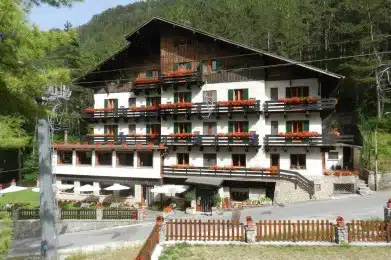 Hotel Garnì Mille Pini esterno