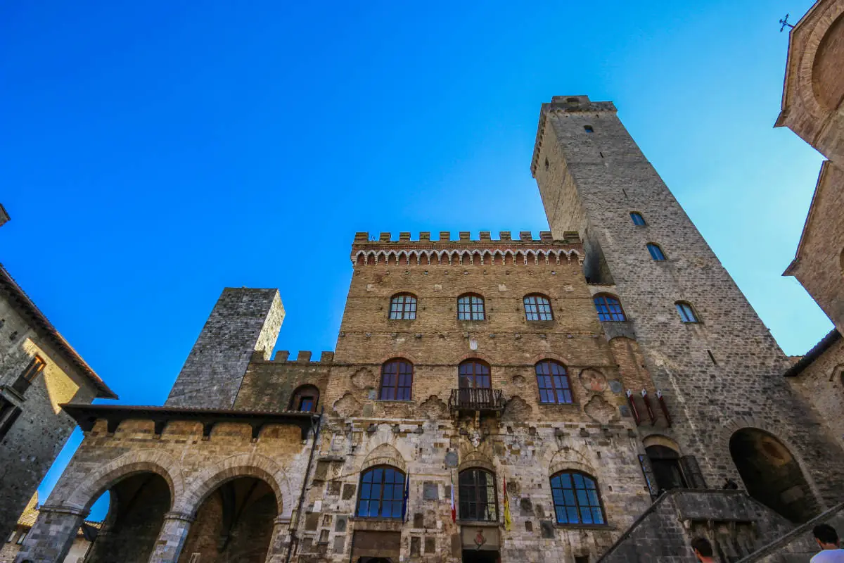 Palazzo-Comunale-e-Pinacoteca-Torre-Grossa