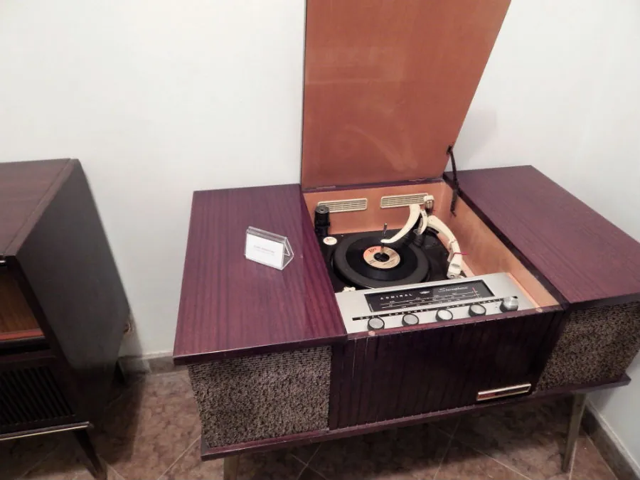 Vintage-Radio-Museum-1