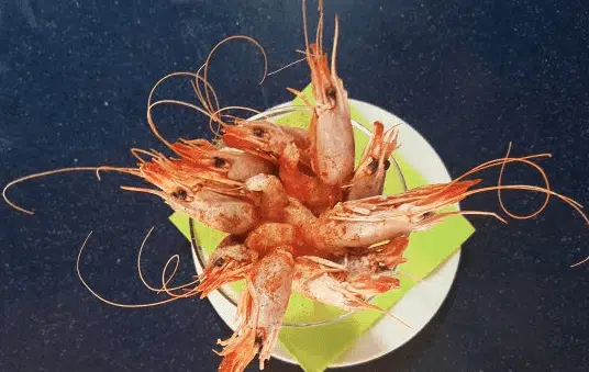 Recipe: Red prawns of Gallipoli on broad bean purè with onion of Acquaviva delle Fonti
