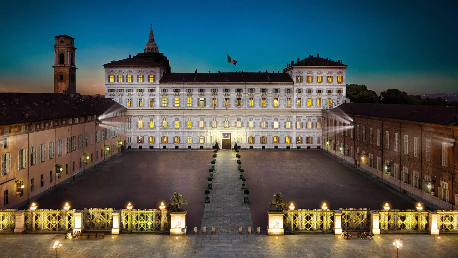 Turin, magic and mysteries in black and white