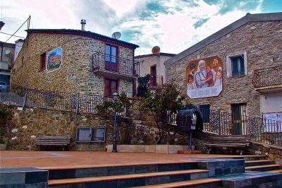 Plataci, where murals tell the past