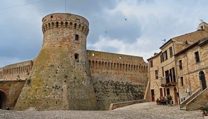 Acquaviva Picena: fortified walls, the fortress and the pajarole