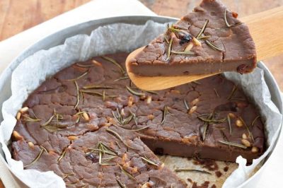 Recipe: Castagnaccio, the dessert of the Tuscan villages that smell of wood