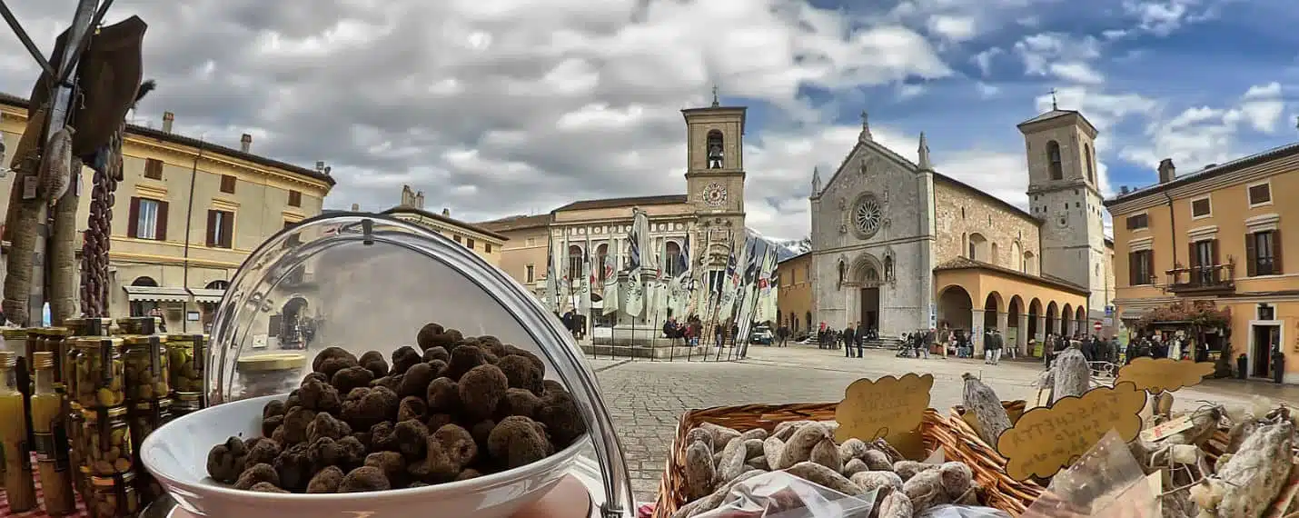 Umbria: il borgo di Norcia tra tartufo nero