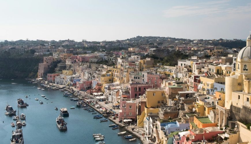 Boat tour in Procida: beaches and villages to admire on the Oscar-worthy island