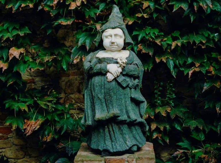 La leggenda di Aloisa, il fantasma degli innamorati del borgo di Grazzano Visconti