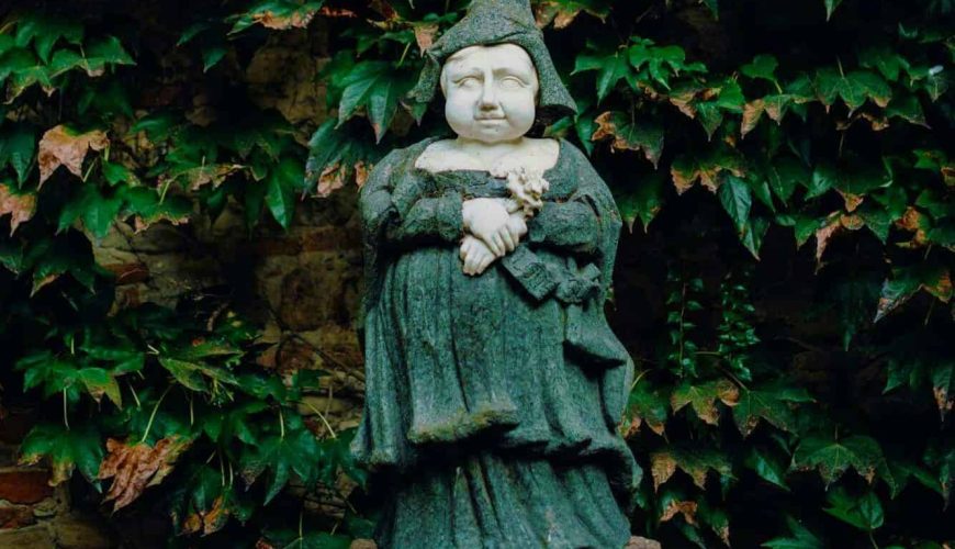 The legend of Aloisa, the ghost of lovers in the village of Grazzano Visconti