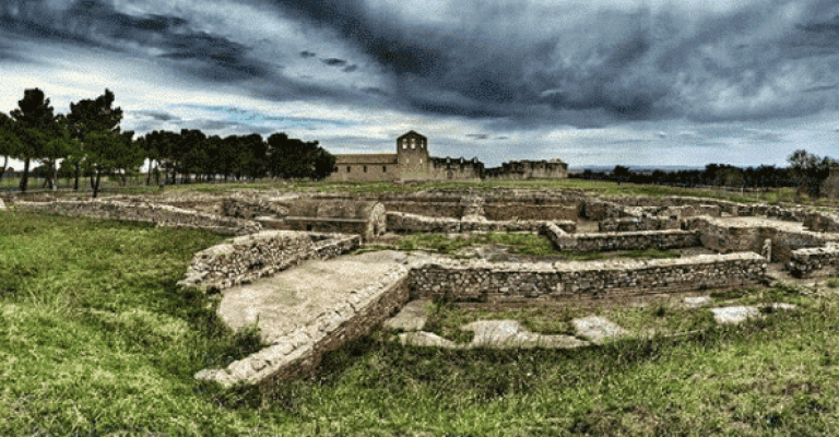 Venosa, The unfinished church of the Blessed Trinity complex still fascinates