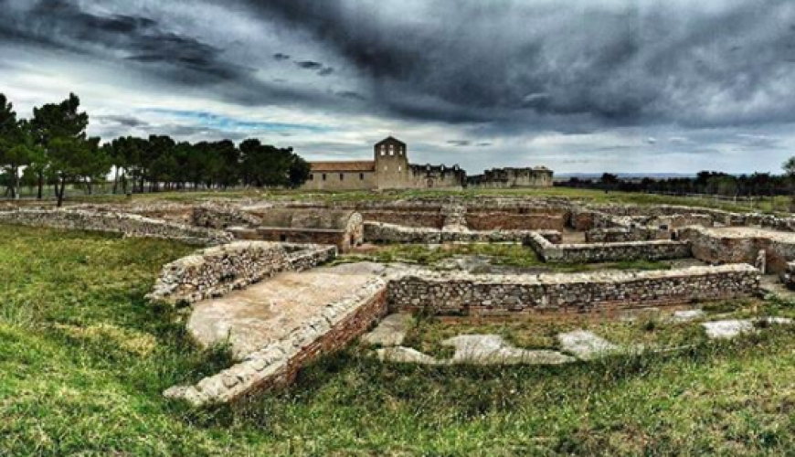 Venosa, The unfinished church of the Blessed Trinity complex still fascinates