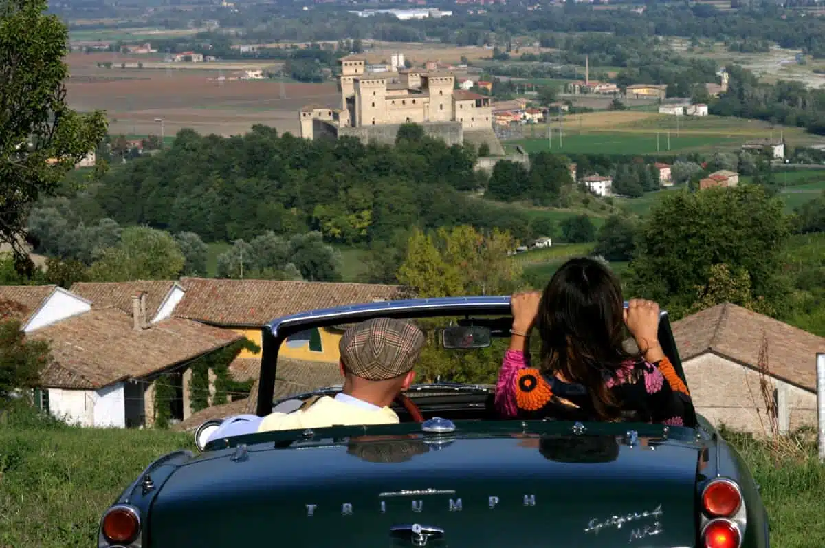 Borghi storici e auto d'epoca