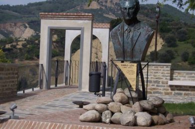 Aliano-Busto-di-Carlo-Levi