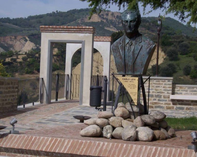Aliano-Busto-di-Carlo-Levi