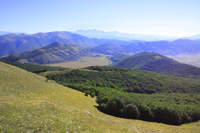 Boschi e altipiani dei Monti del Cicolano visti da Monte Nuria