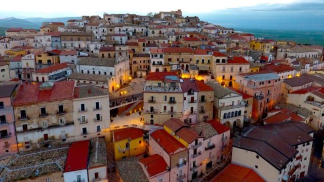 Candela, il delizioso borgo del foggiano, dove affondano le radici dell’attore Pierfrancesco Favino.