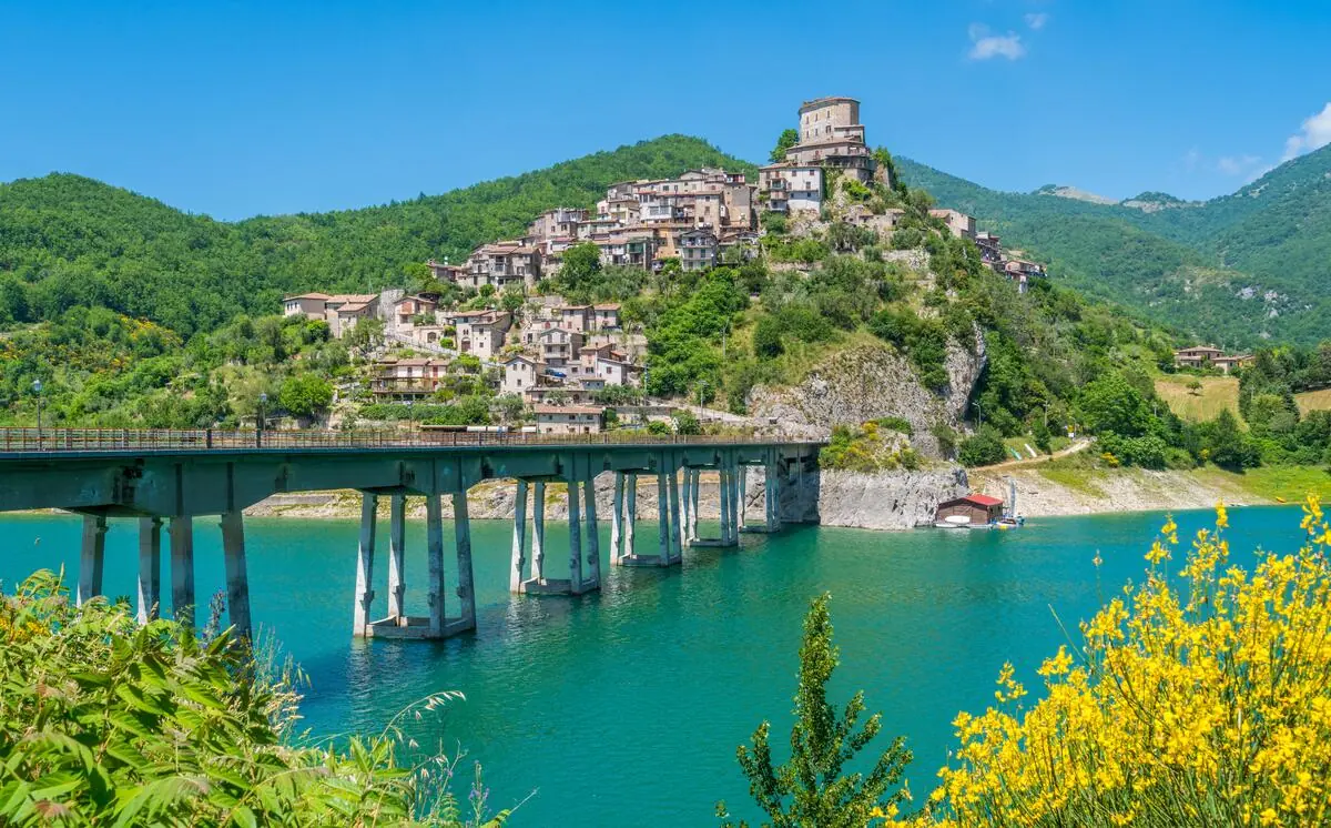 Castel di Tora
