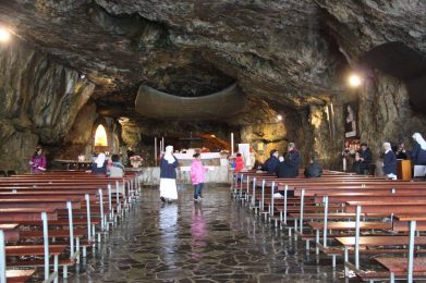 Grotta Tomba dei Polacchi – Hogar de la Madre