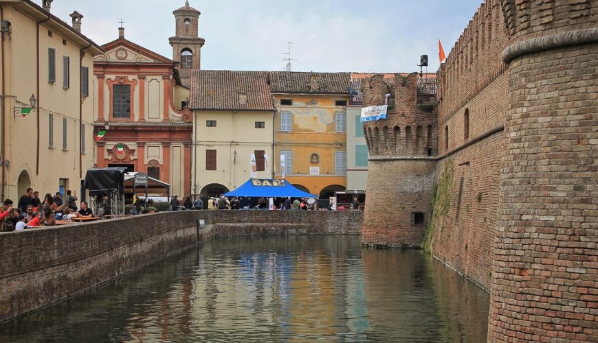 Fontanellato through history, gondola tour and street food