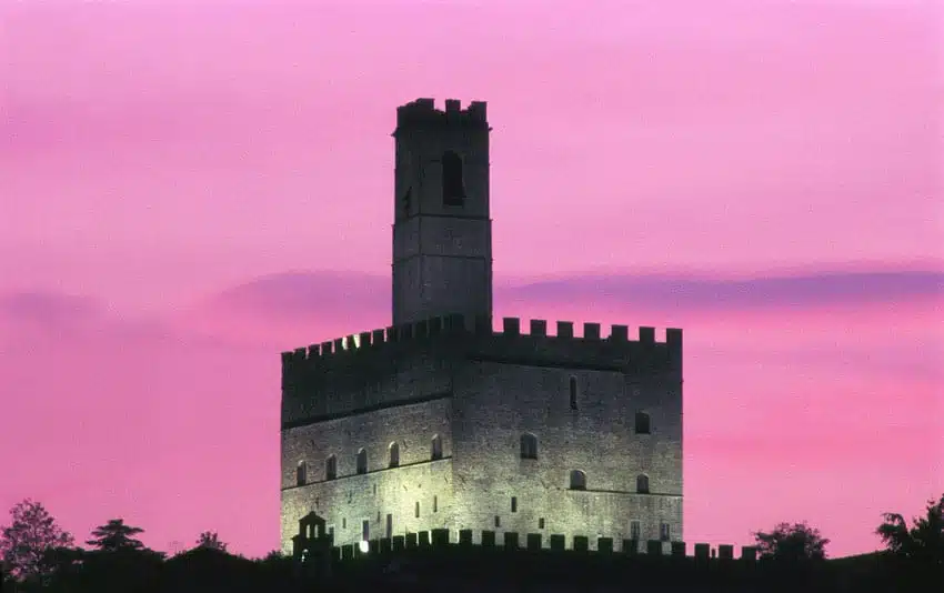 Il-fantasma-della-bella-e-terribile-Matelda-del-castello-di-Poppi-1