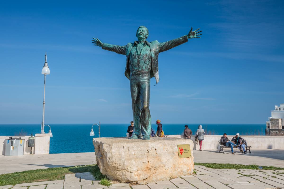 Statua Domenico Modugno