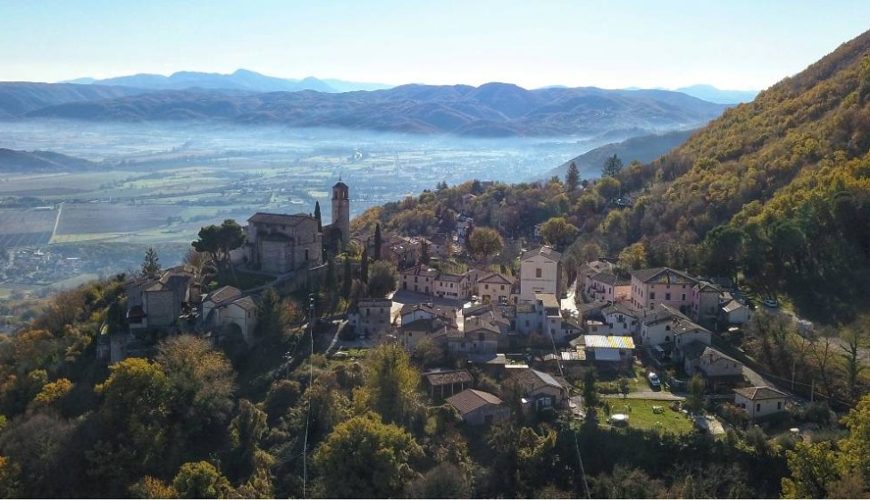 The village of Greccio, which every year returns to 1223