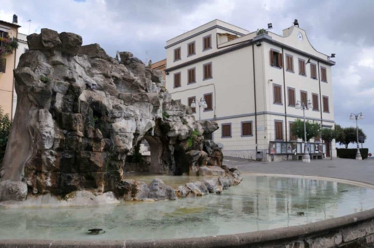 Piazza Carlo Fontana, Lanuvio - gianni blumthaler