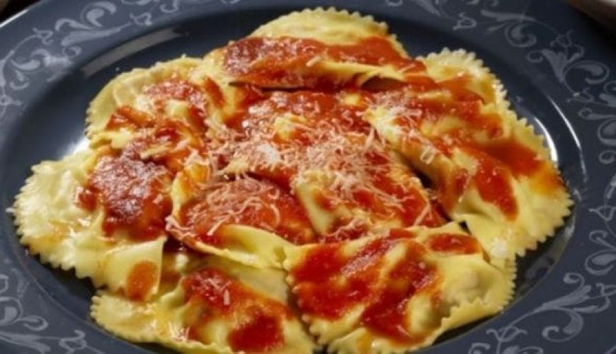 Recipe: Ricotta cheese ravioli with sausage and sauce from Palazzolo Acreide
