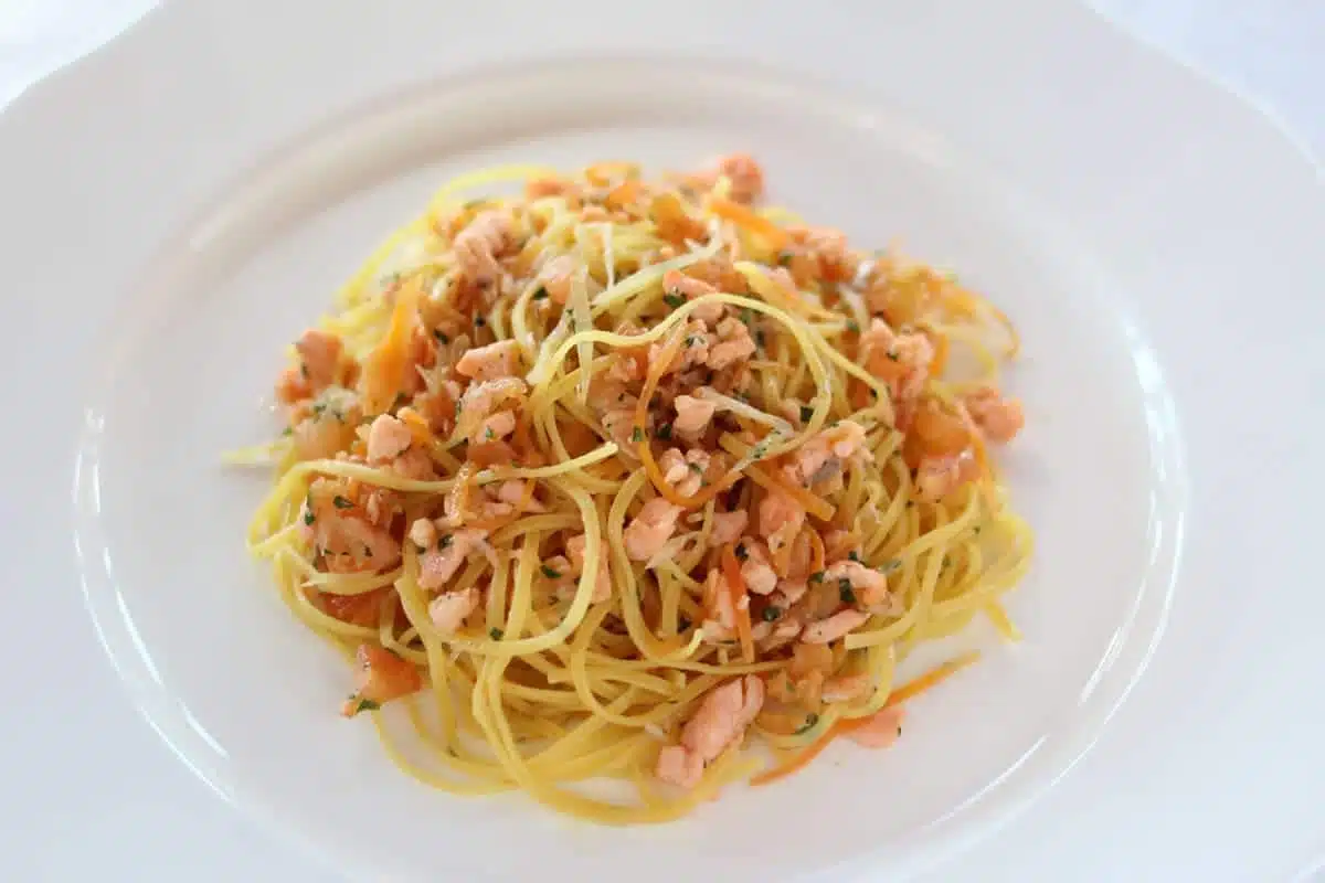 Ricetta: Tagliolini al ragù di trota salmonata di Polcenigo