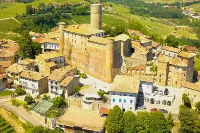 Uno-sguardo-a-Castiglione-Falletto