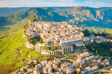 Uno-sguardo-a-Gerace