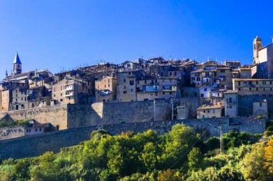 A look at Grotte di Castro