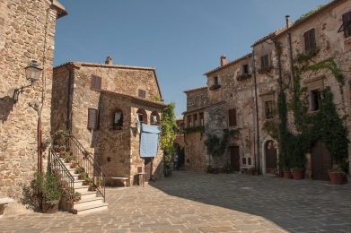 Uno-sguardo-a-Montemerano