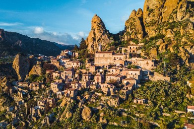 A look at Pentedattilo
