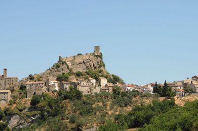 Uno-sguardo-a-Roccascalegna