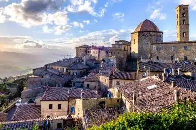 Uno-sguardo-a-Volterra