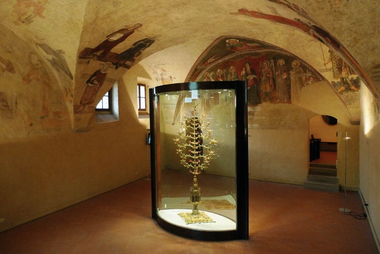 albero amore lucignano foto di weekendromanticotoscana