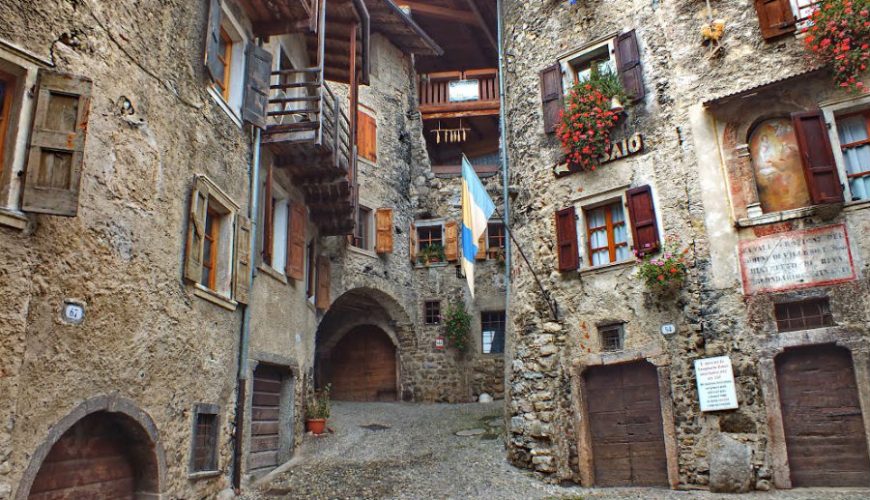 Trentino Alto-Adige: un itinerario tra artisti, mercatini e leggende