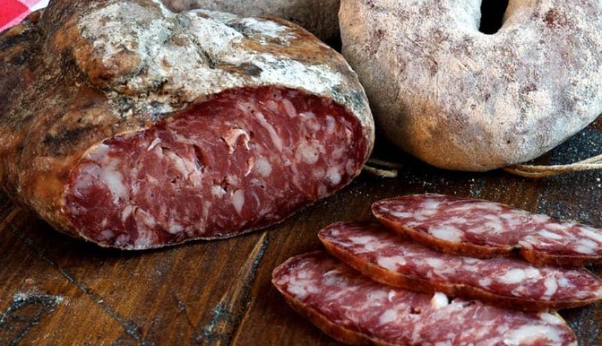 The village of Castiglione di Garfagnana among the Biroldo, Mondiola and potato bread