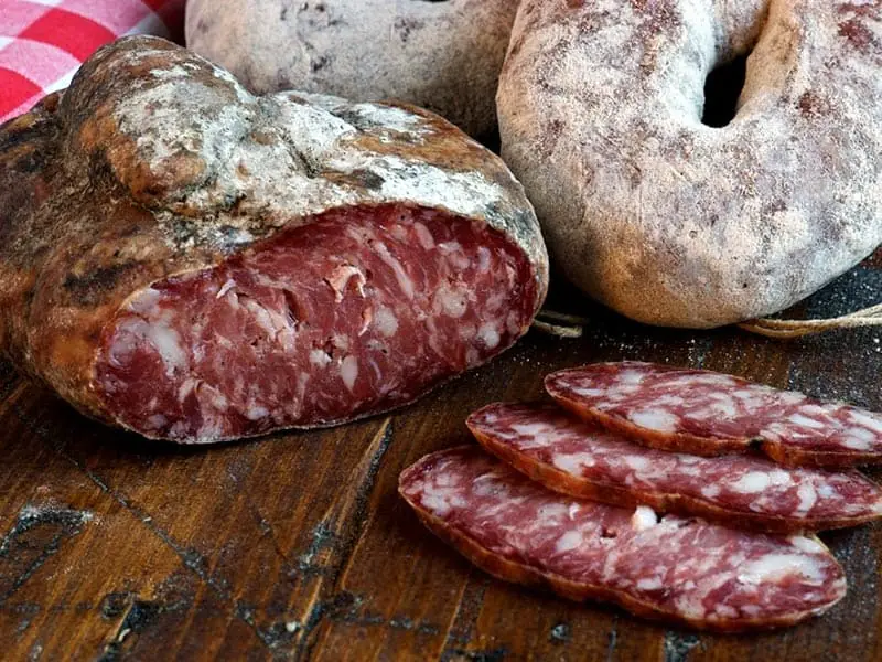 The village of Castiglione di Garfagnana among the Biroldo, Mondiola and potato bread