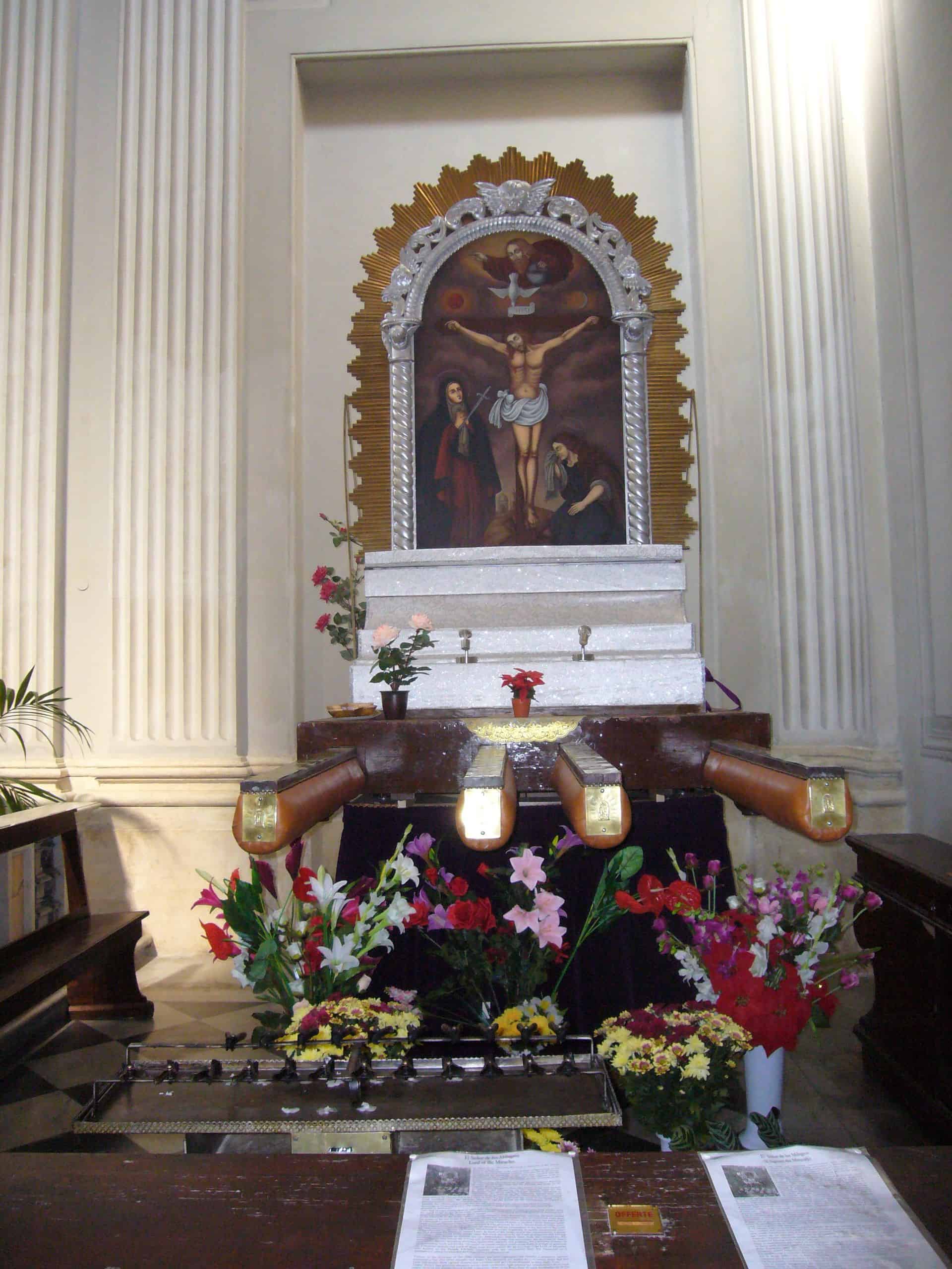 Roma, santa Maria della Luce, altare e portantina 