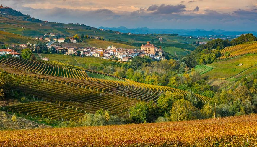 An itinerary along the Romantic Road of the Langhe and Roero among villages, castles and Piedmontese vineyards