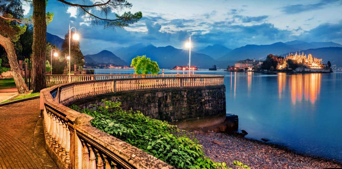 stresa-Andrew Mayovskyy shutterstock_1166056213