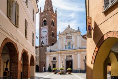 Verso Piazza Botero a Bene Vagienna