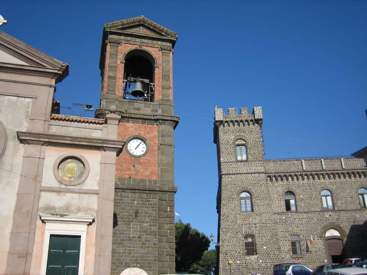 La Parrocchia di Santa Maria Assunta in Cielo vicino al Municipio di Rocca Priora - Stephen Colebourne