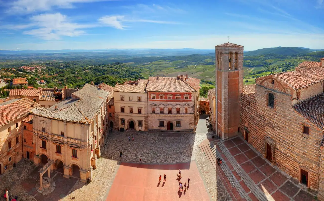 Montepulciano shutterstock 326452475