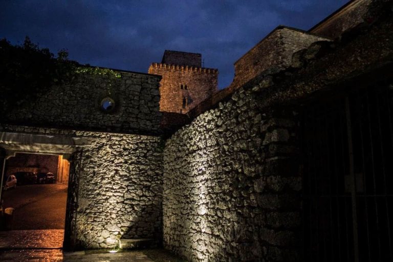 Il Castello di Monte San Giovanni Campano di sera