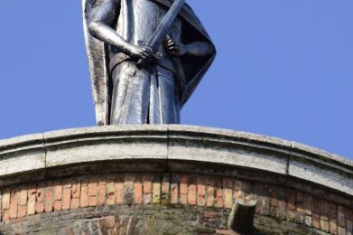 Statua del campanile di San Michele